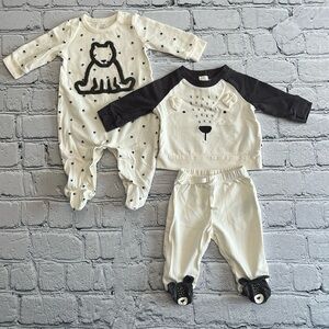 Baby Gap bundle 0-3m (ivory organically grown cotton one piece pyjama & outfit)